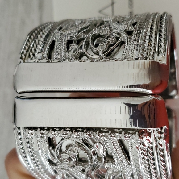 Amrita Singh Bangle - Picture 9 of 9